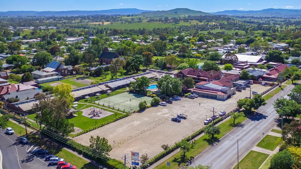 Alzburg Resort Мансфилд Экстерьер фото